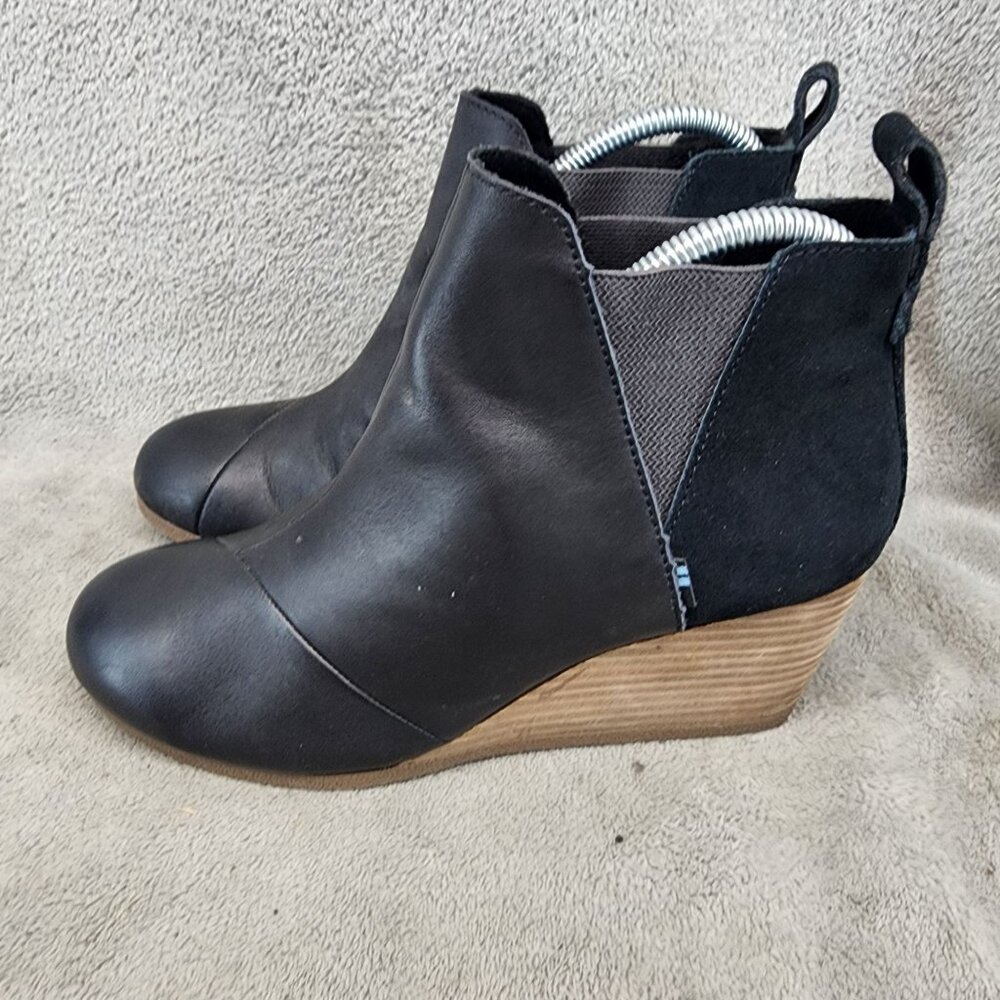Toms Shoes Womens Size 8.5 Black Leather Kelsey Blue Tab Wedge Ankle Booties